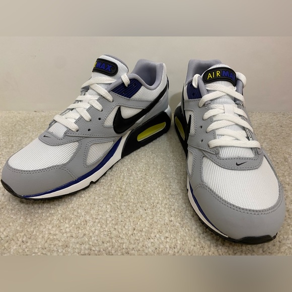 Nike Air Max IVO Shoes (White Black Grey Navy Trainer) Men’s 8/Women’s 8.5 NEW - Picture 2 of 16